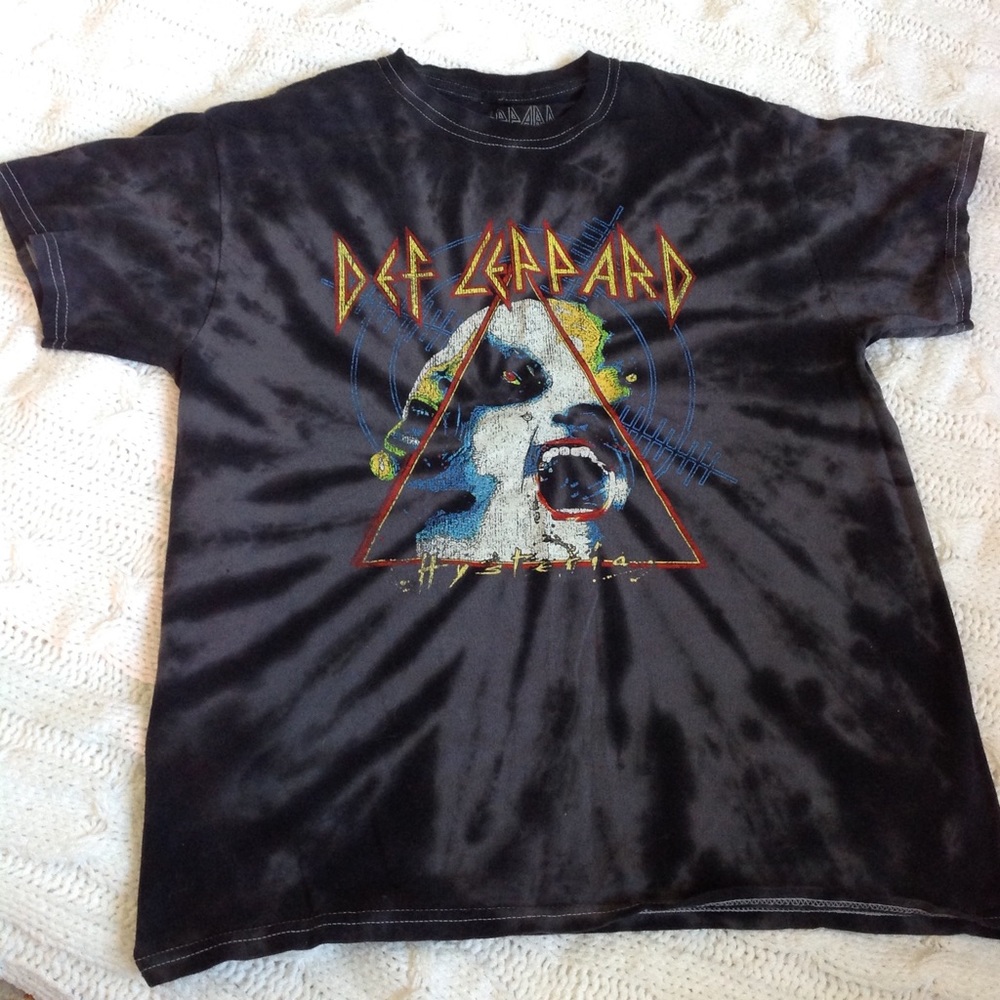Graphic tee size M